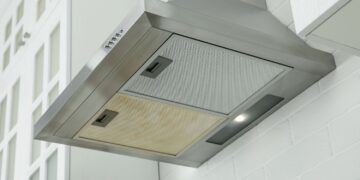 Zo maak je die vettige afzuigkap in 10 minuten weer blinkend schoon