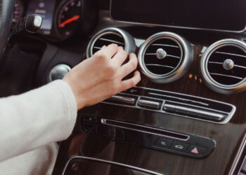 Airco aan op de parkeerplaats? In deze vakantielanden kan het je duur komen te staan