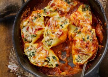 Gevulde pastaschelpen met ricotta, spinazie en biefstuk